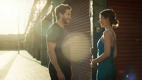 Aşka Düşmek izle afişi