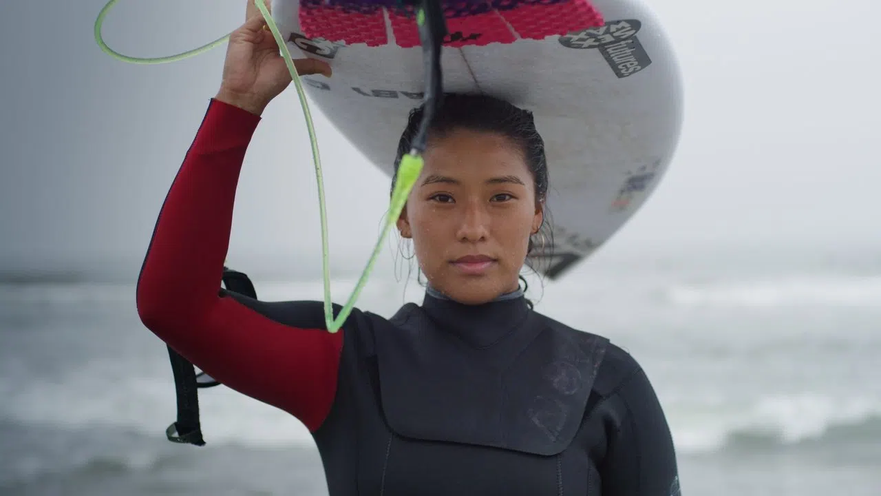 Chasing Waves izle afişi
