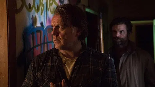 Karanlıkta Eve Dönüş izle