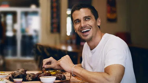 Antoni Porowski İle Köklerin İzinde izle afişi
