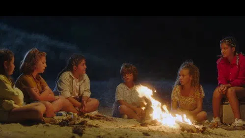 Gizemli Ada Mençuna izle afişi