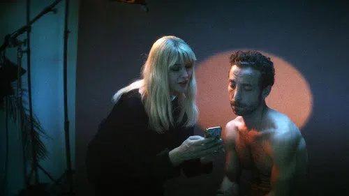 Derisini Satan Adam izle afişi
