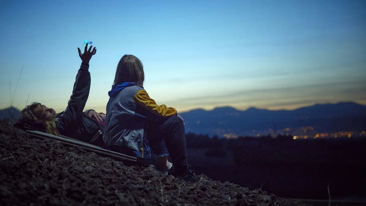 Bu Sırada, Dünya'da izle afişi