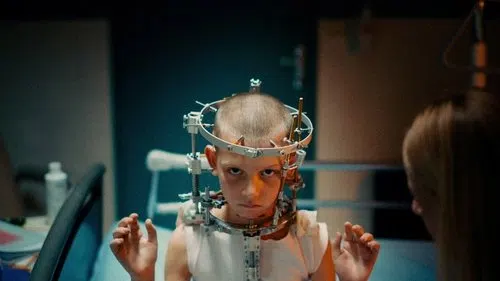 Titane izle afişi