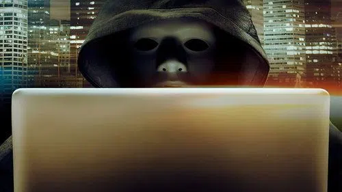 Bilgisayar Korsanı izle
