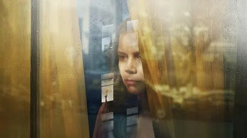 Penceredeki Kadın izle afişi
