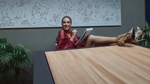 La Azcárate de frente izle