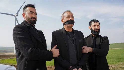 Üçlü Pürüz izle afişi