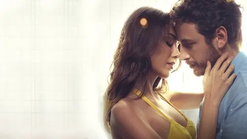 Aşk Mevsimi izle afişi