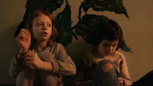 Dağılan Evin Çocukları izle afişi