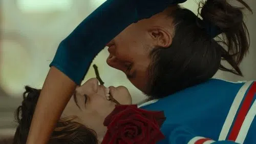 Uçsuz Bucaksız izle afişi
