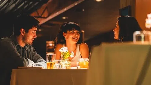 Üçlü izle