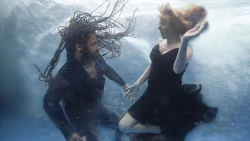 Between Waves izle