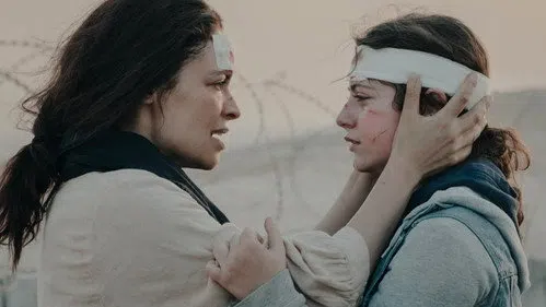 Ben Bir Yabancıydım izle afişi