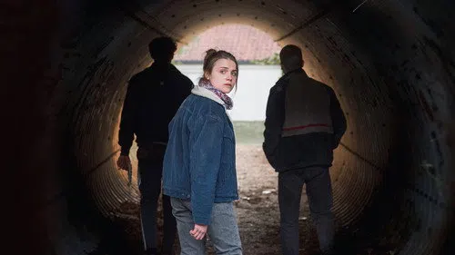Ve Yarın Tüm Dünya izle afişi
